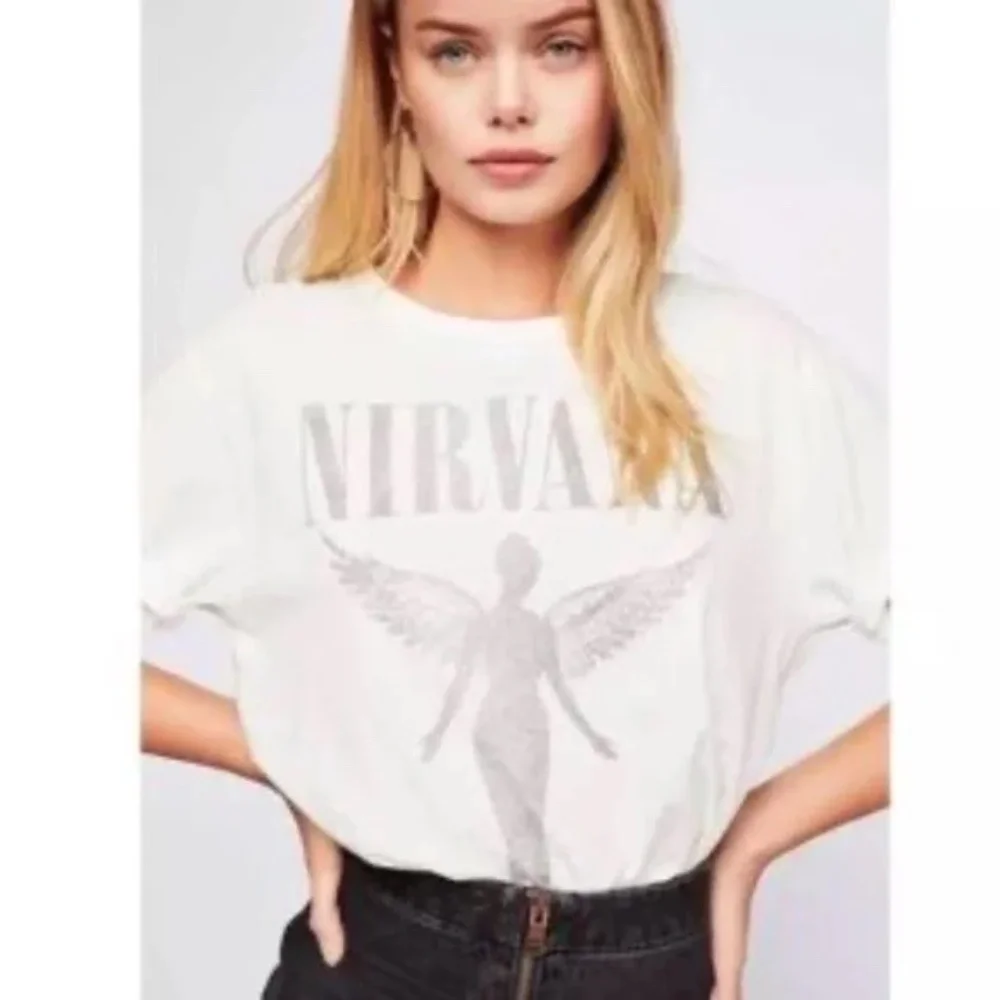 SOLD OUT White Nirvana Utero Vintage Concert Band Graphic Tee - Picture 6 of 8